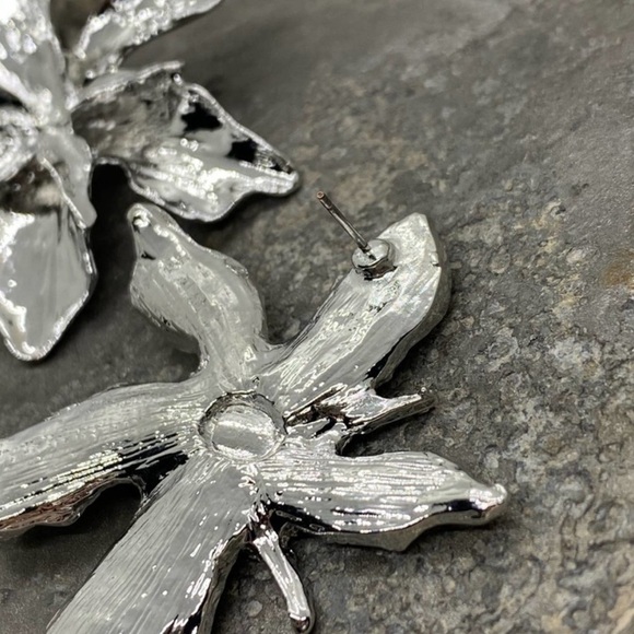Anthropologie Silver Flower Earrings - Picture 8 of 13